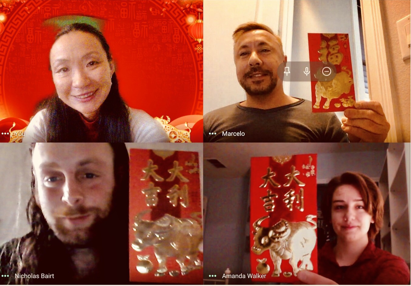 成人班的學生意外的收到校長贈送的紅包驚喜。