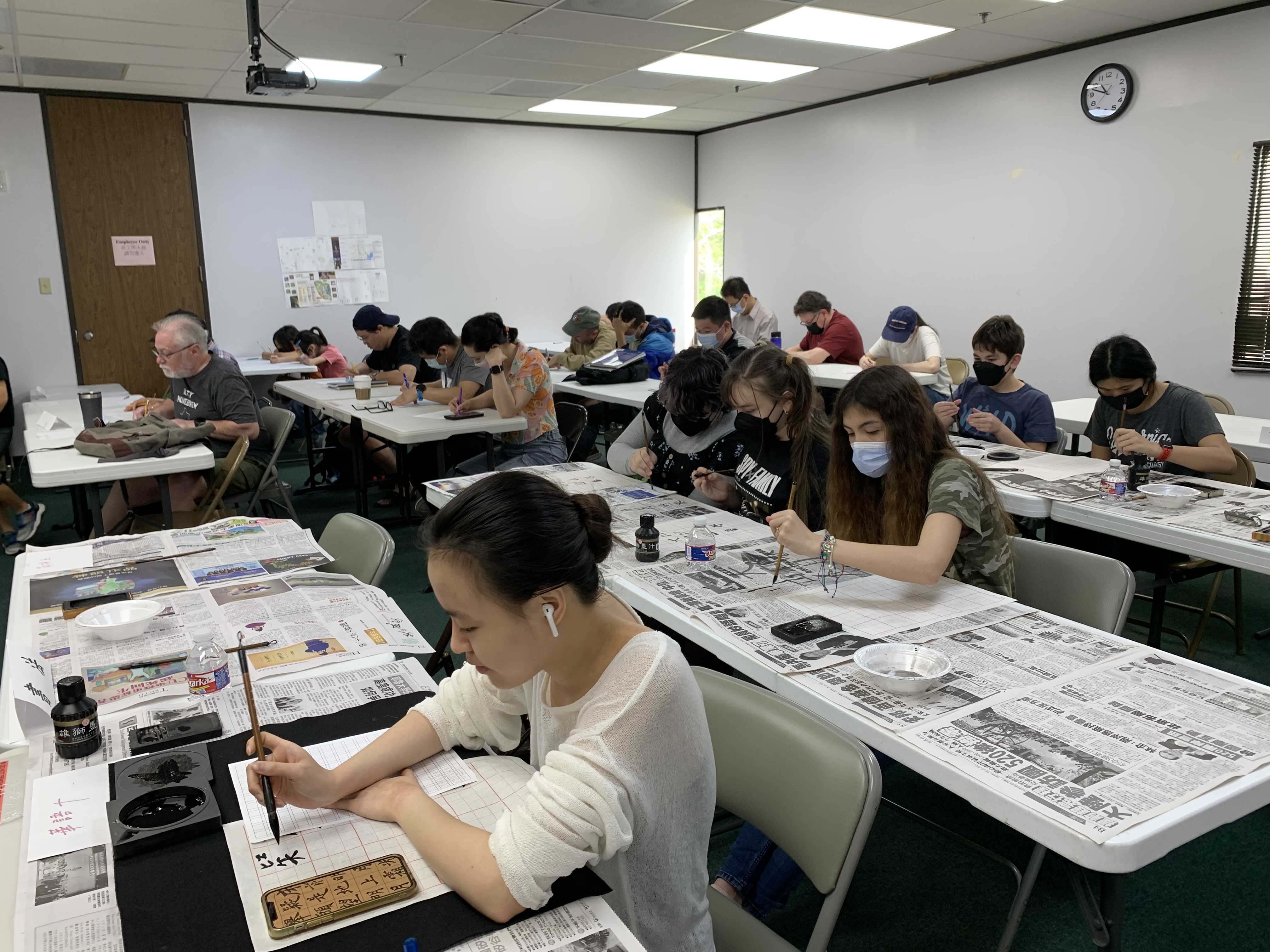 書法生手緊張和練習多年的沉穩，態度大不同