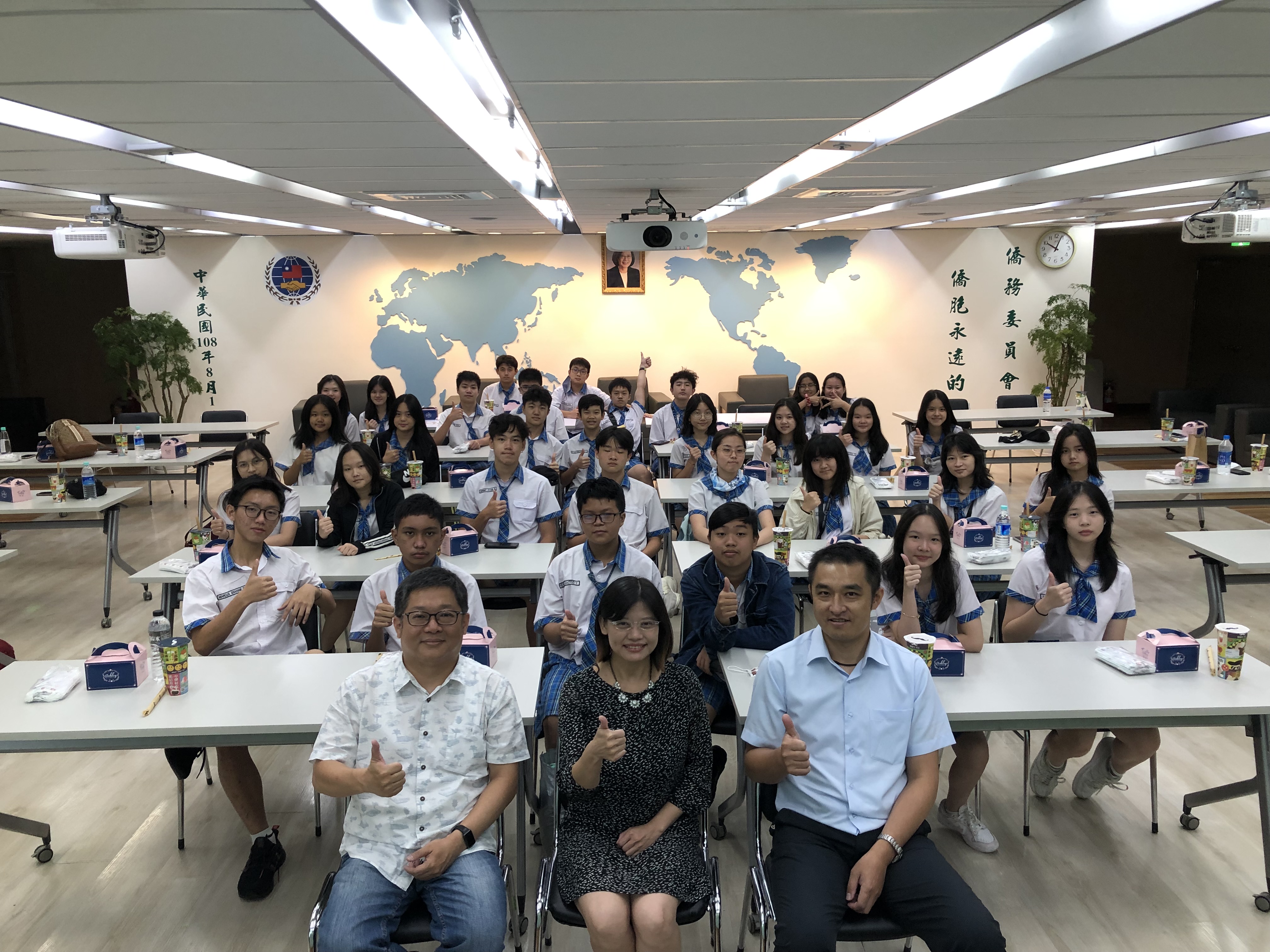 拜訪僑委會