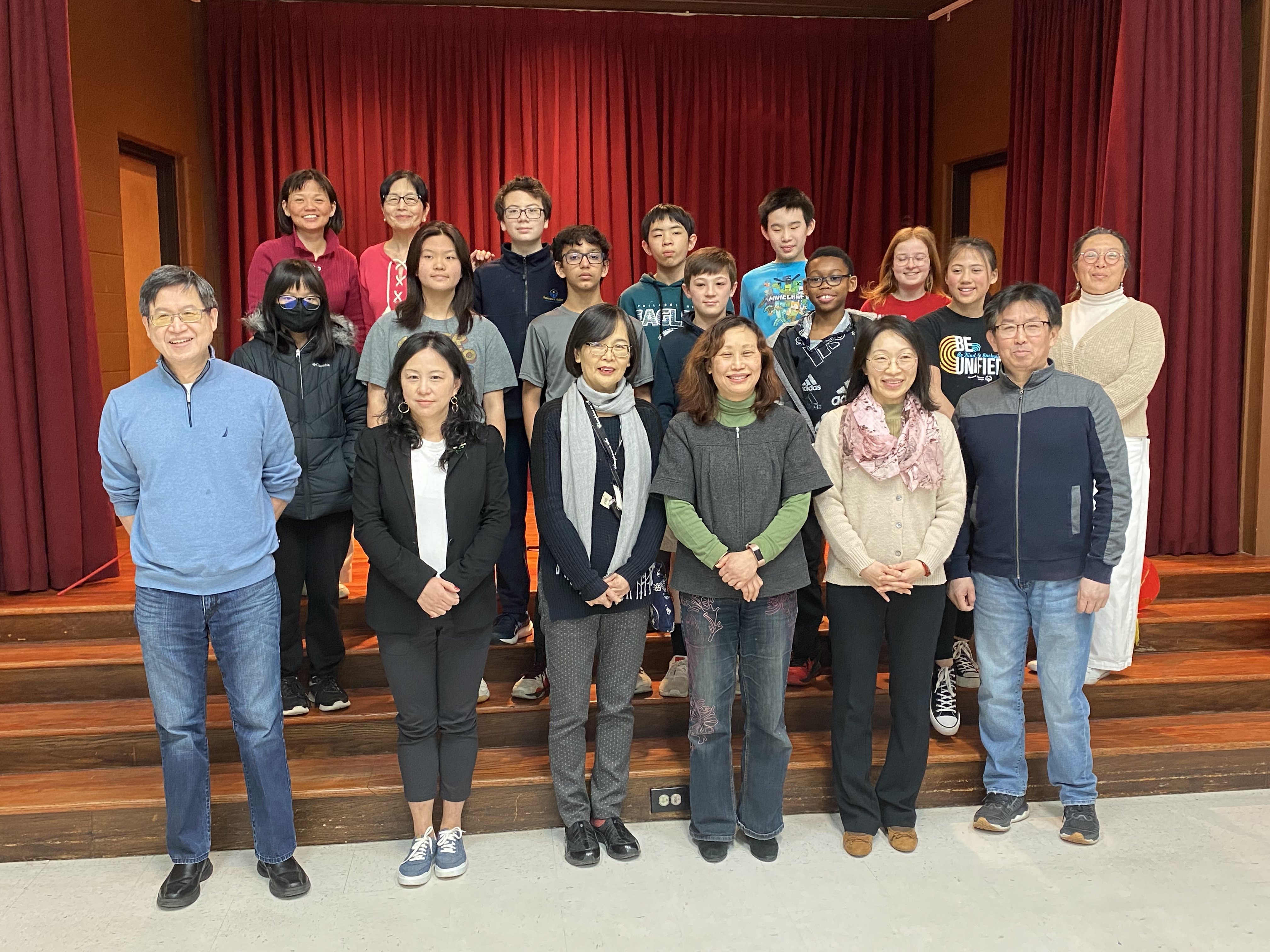 Immersion參賽者和老師裁判拍照留念