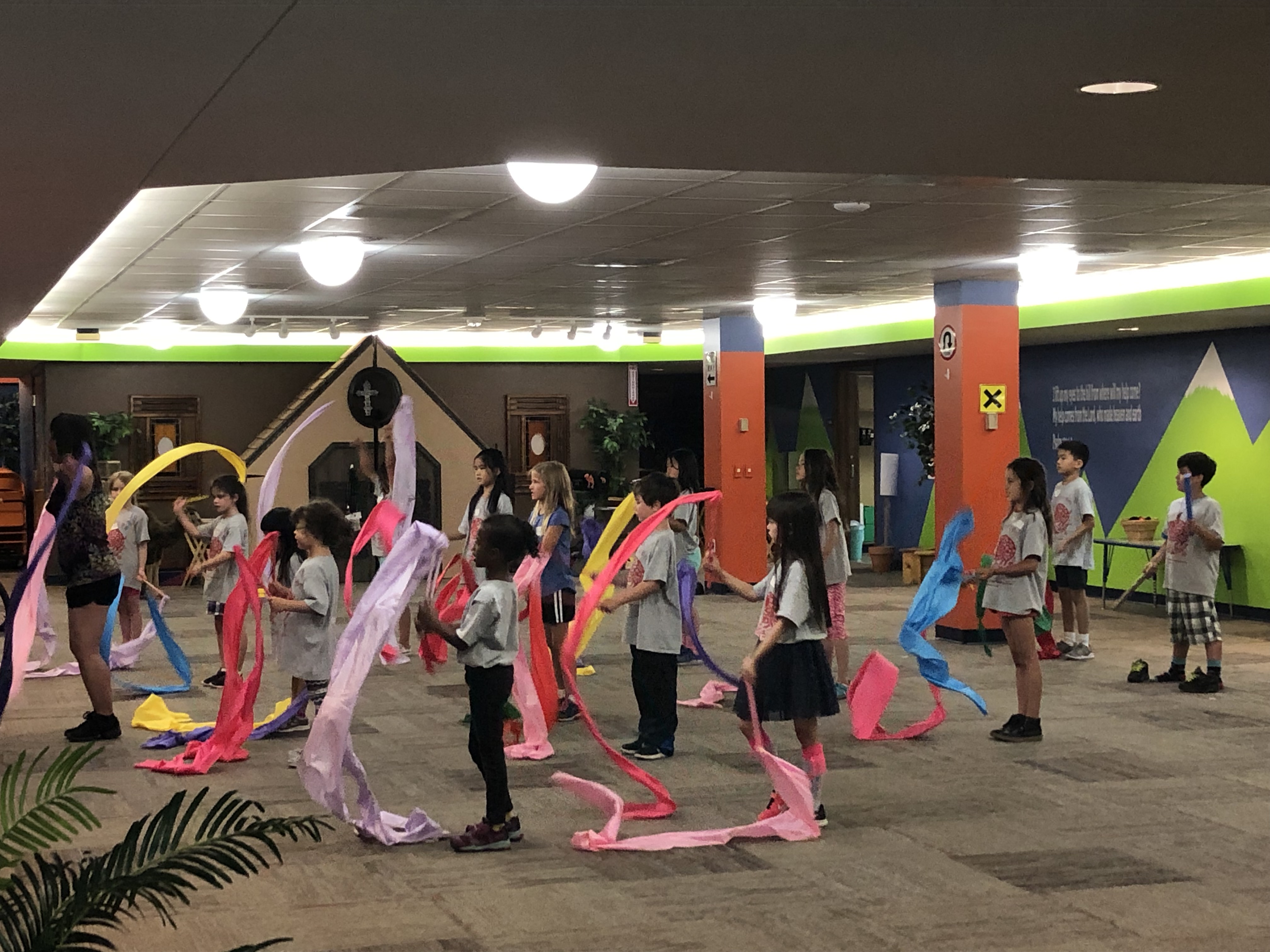 小營員們排練民俗舞蹈