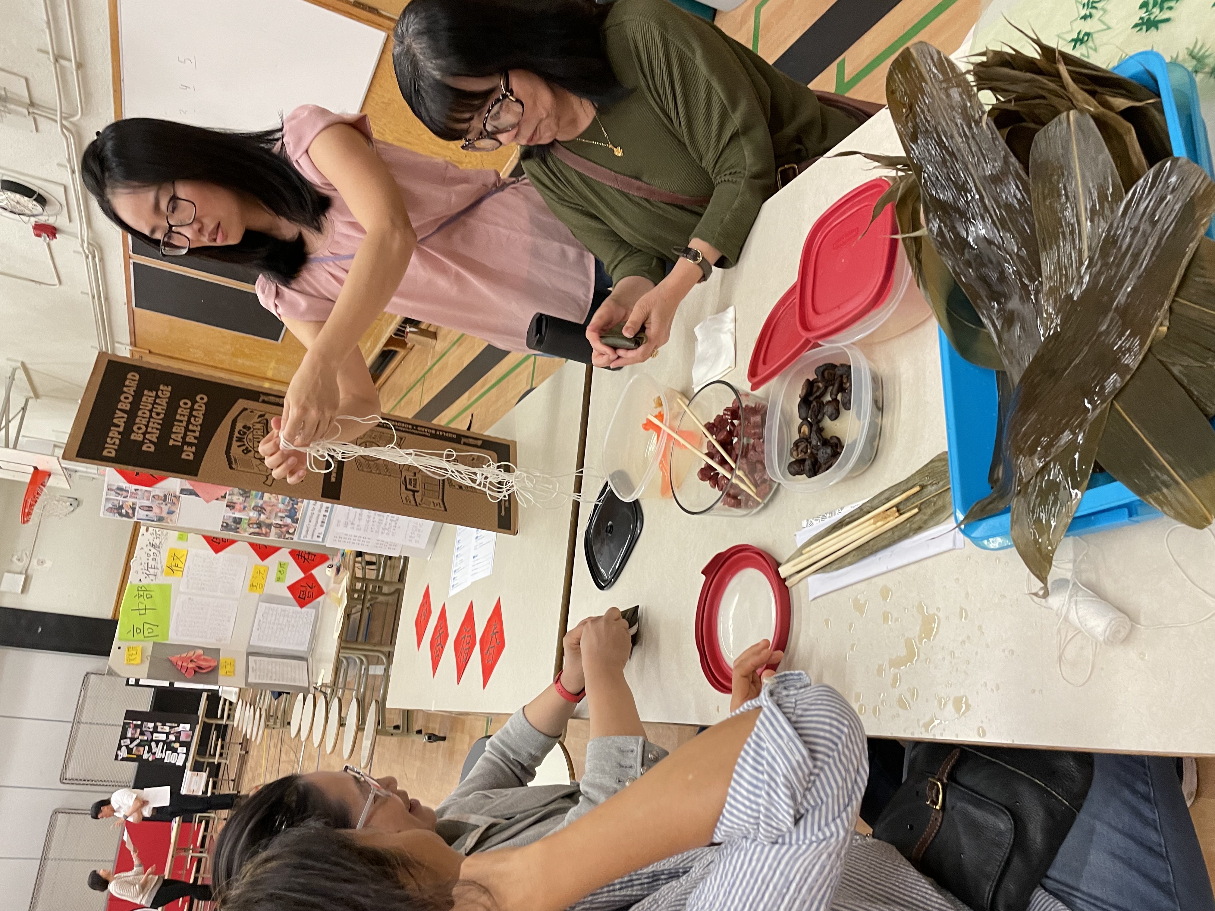 Rice sandwich making包粽子