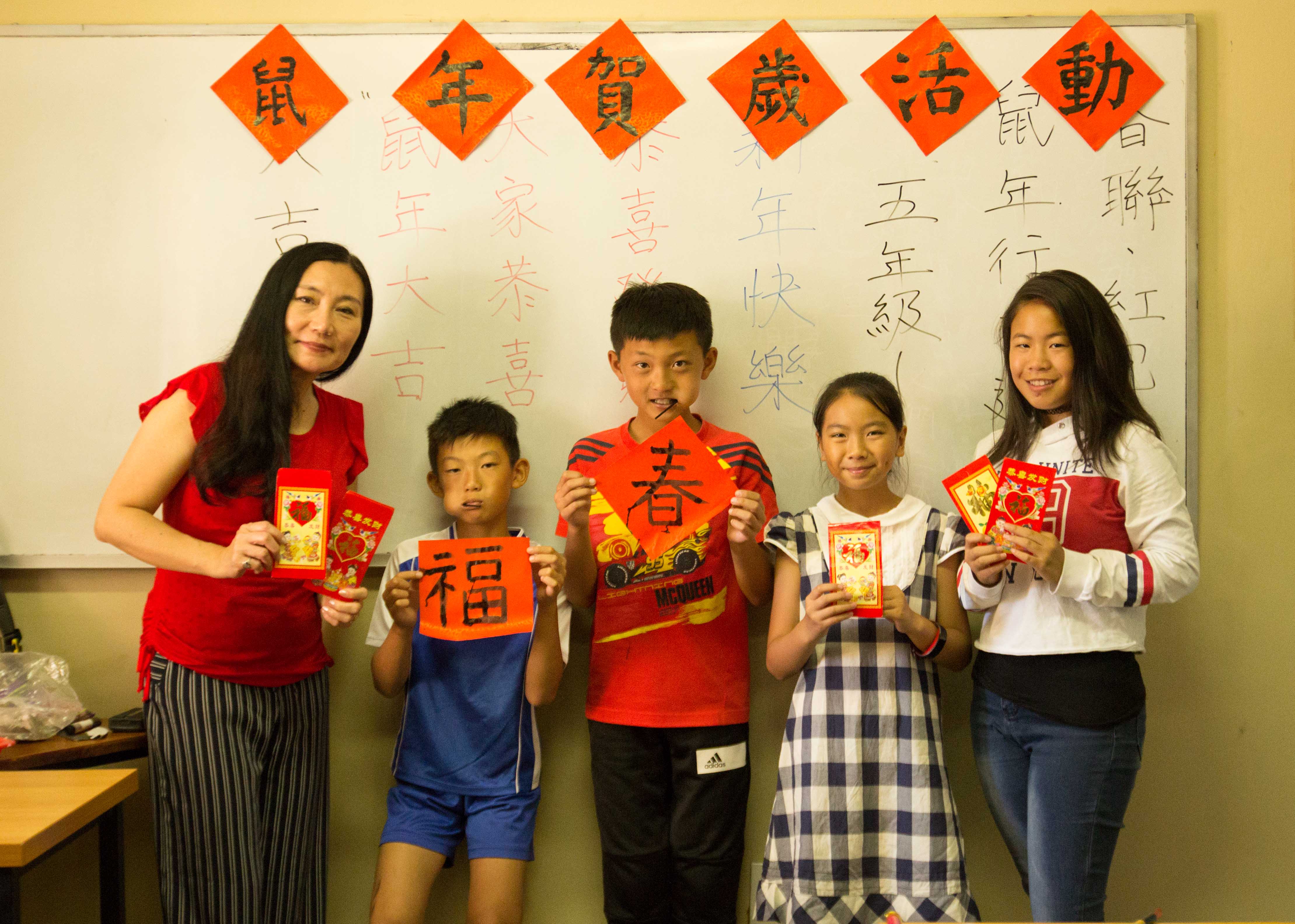 孩子們大大小小的 都參與過年活動。