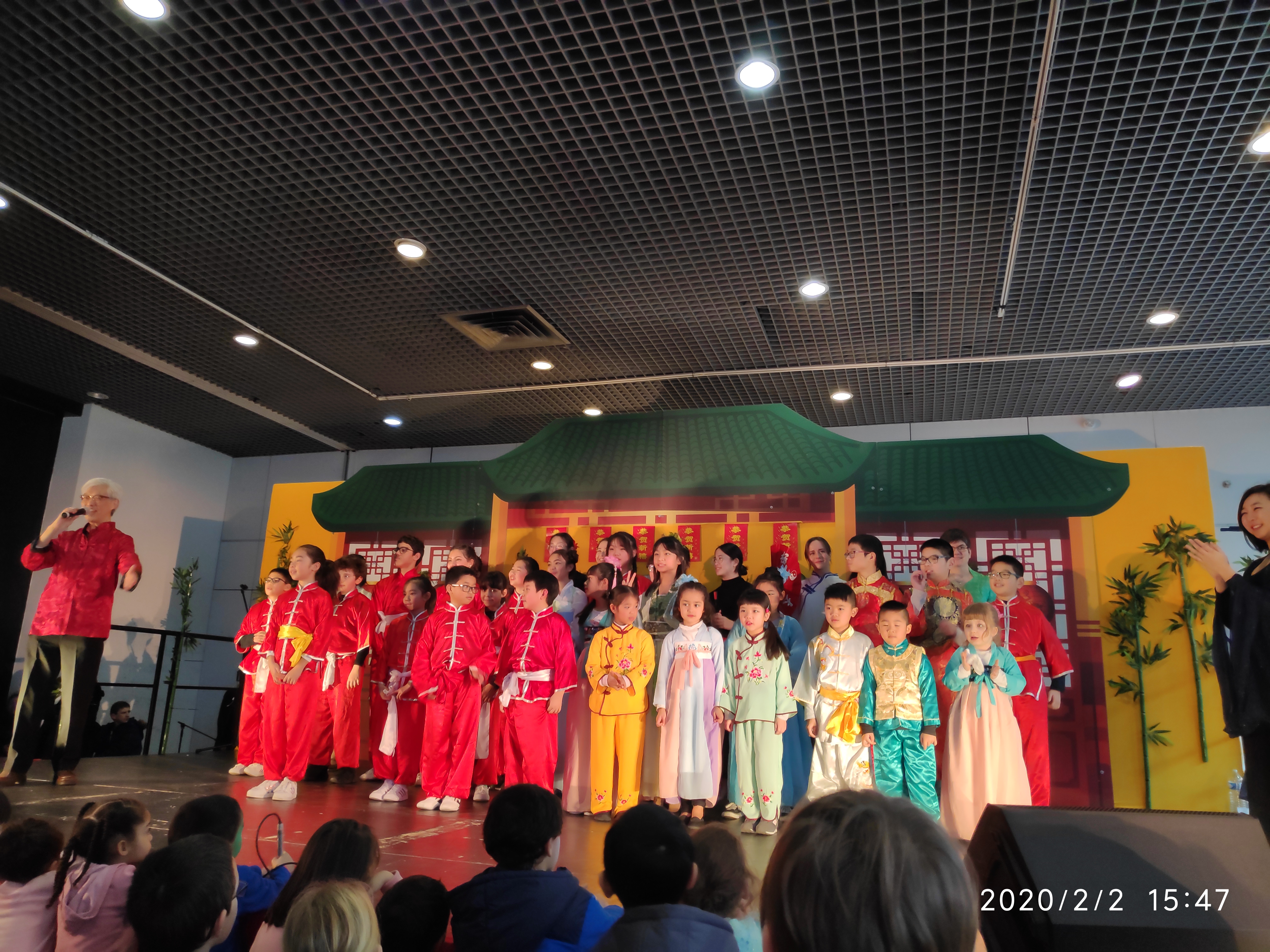 演出學員們上台謝幕