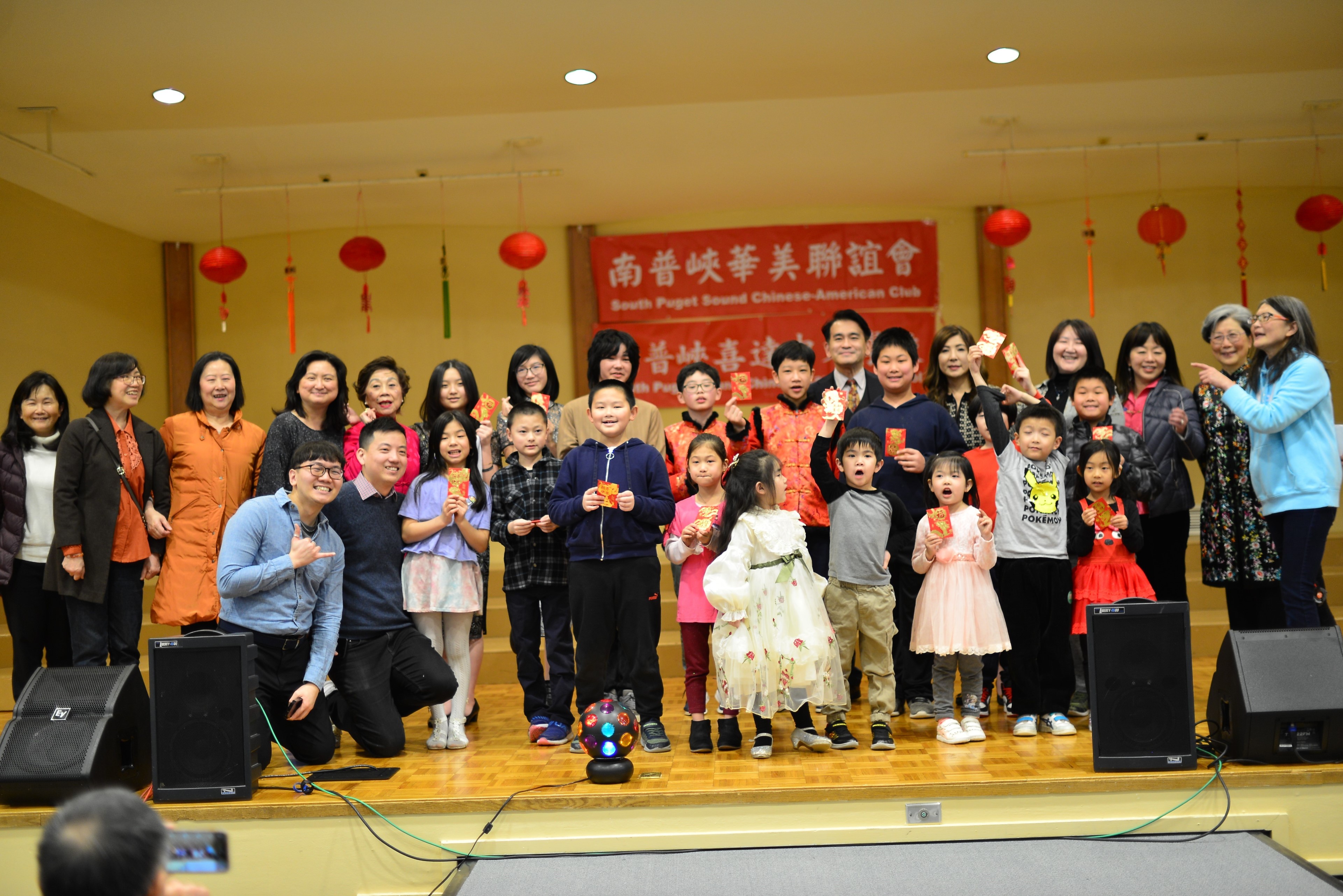 與僑務委員陳志賢委員及夫人 Margie 僑務顧問、學生和老師大合照