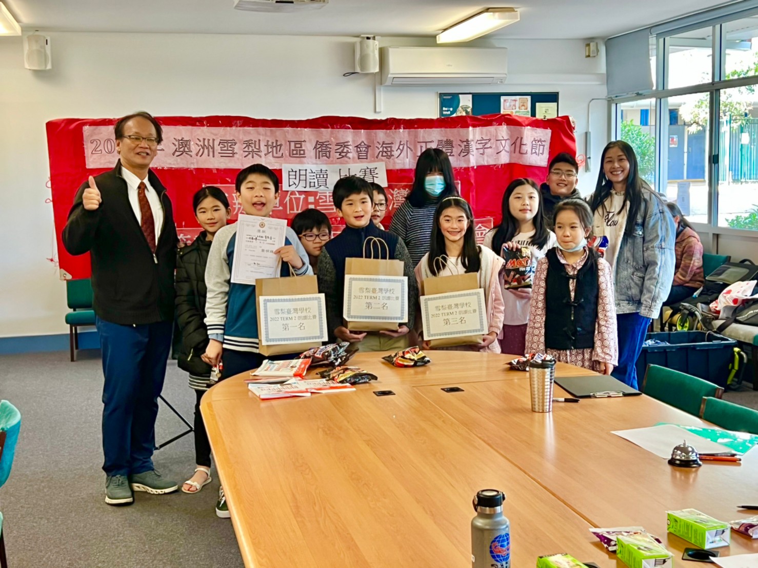 校長與朗讀參賽者合照