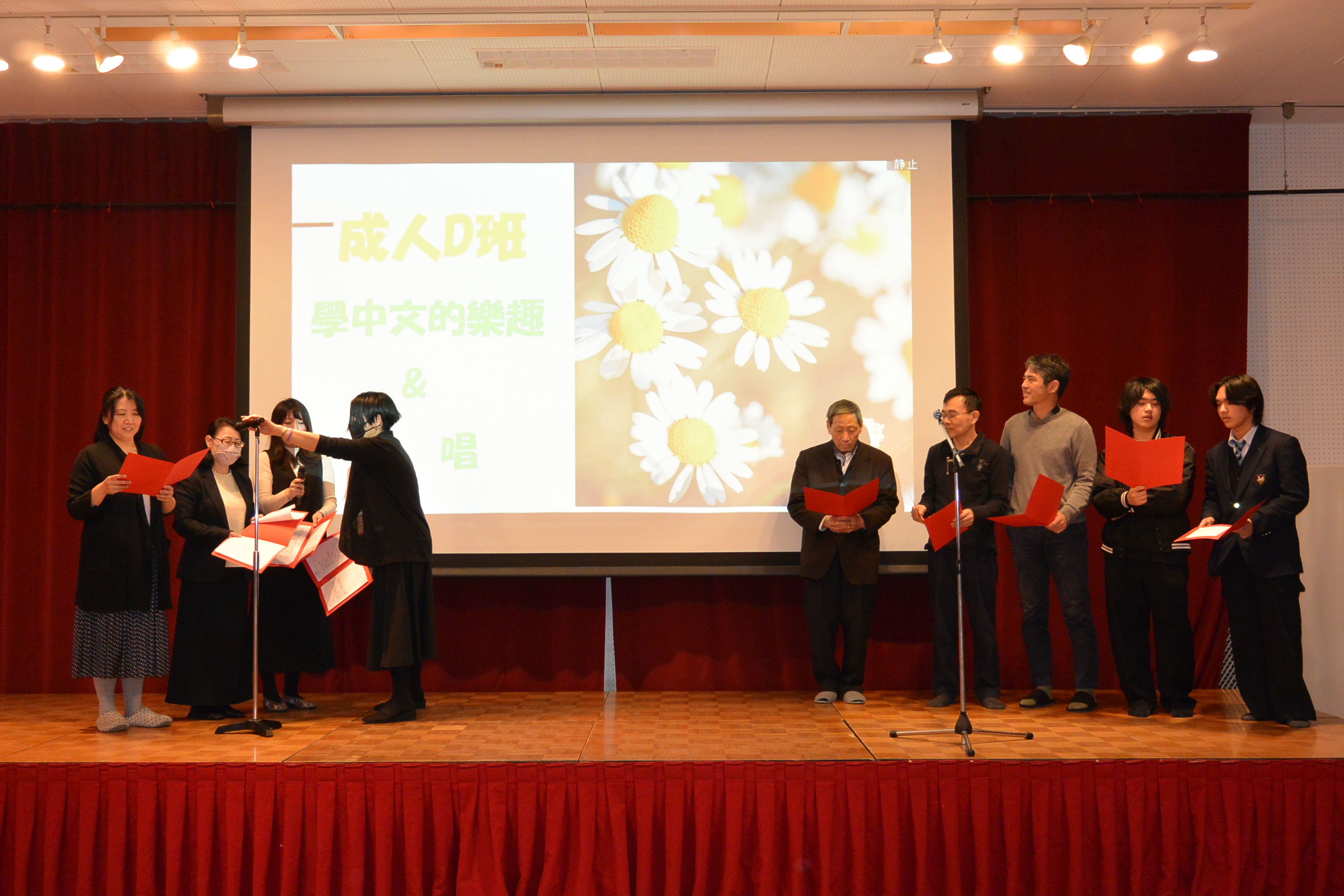成人班表演