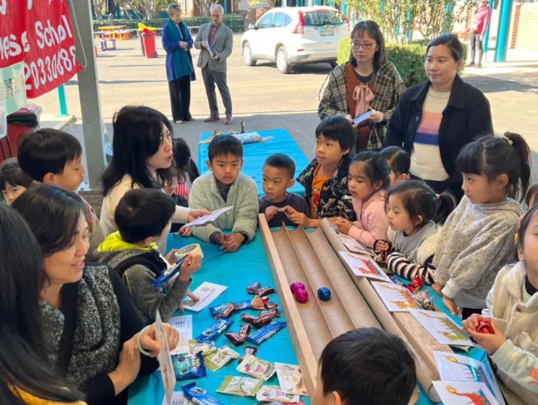 親子一起參加端午節活動