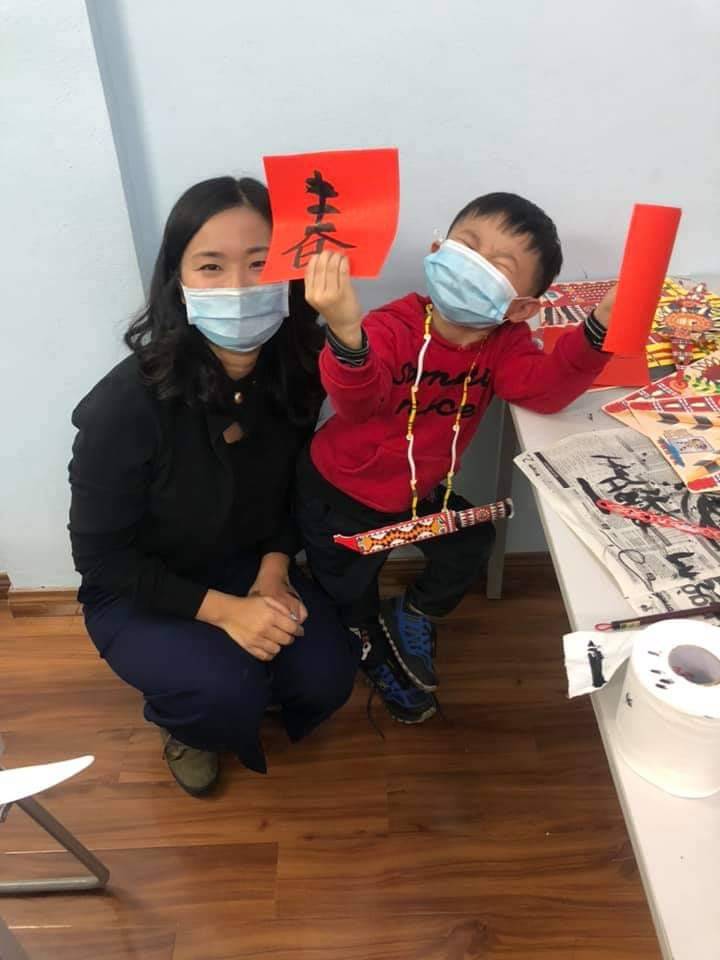小朋友寫春字