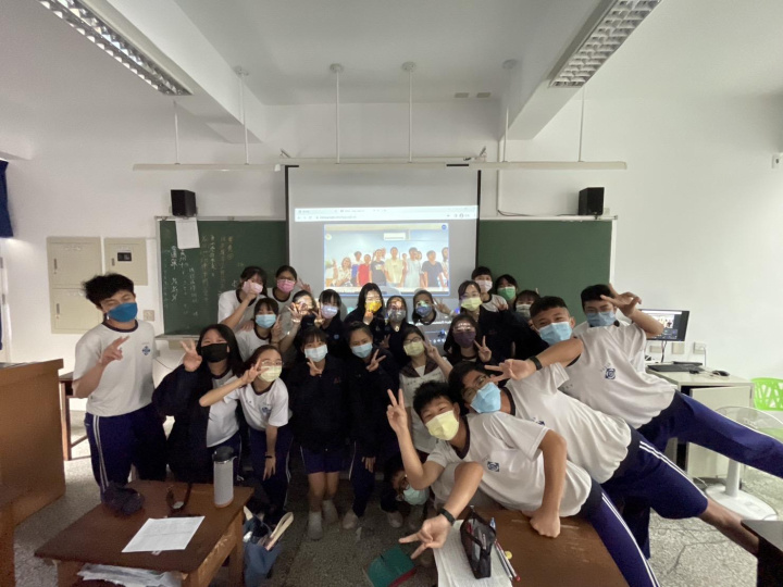 雪梨臺灣學校和苗栗公館國中學生合影