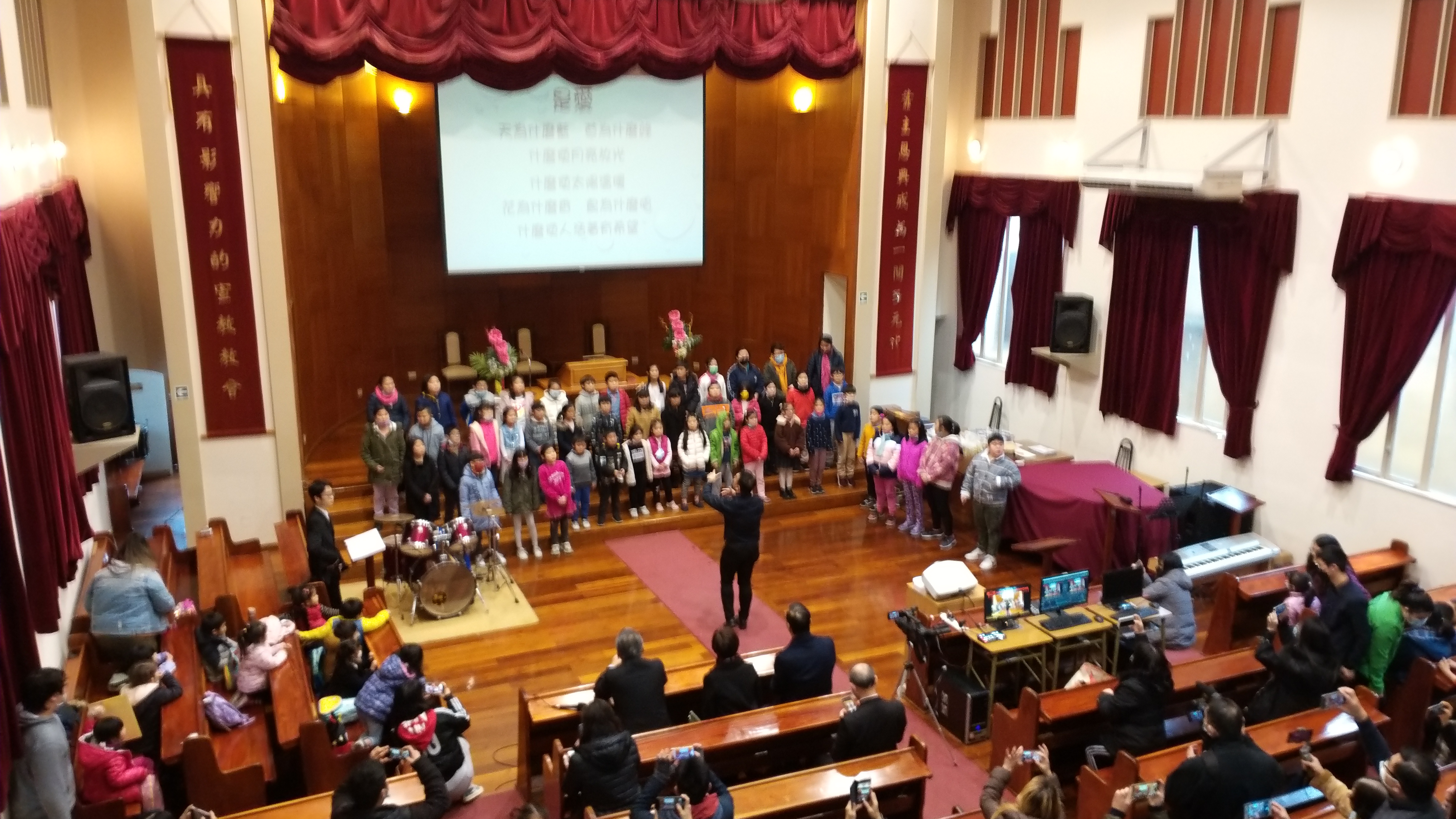 小學部一至四年級大合唱