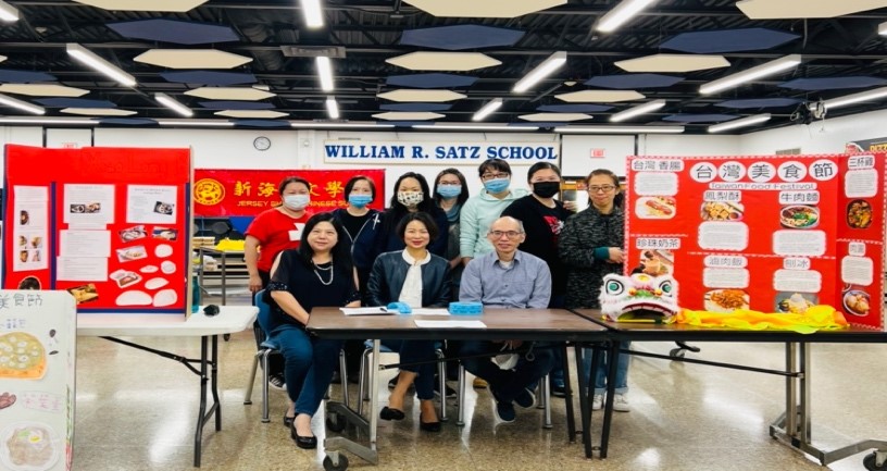 江海寧、林依靜、楊一中(前排左至右)和新海家長會義工們大合照。