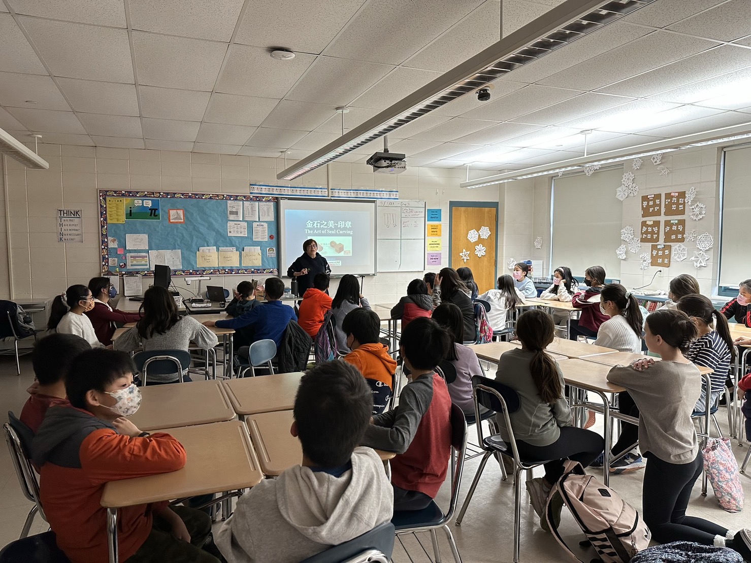 路永宜老師跟全部三十多位同學介紹印章的由來