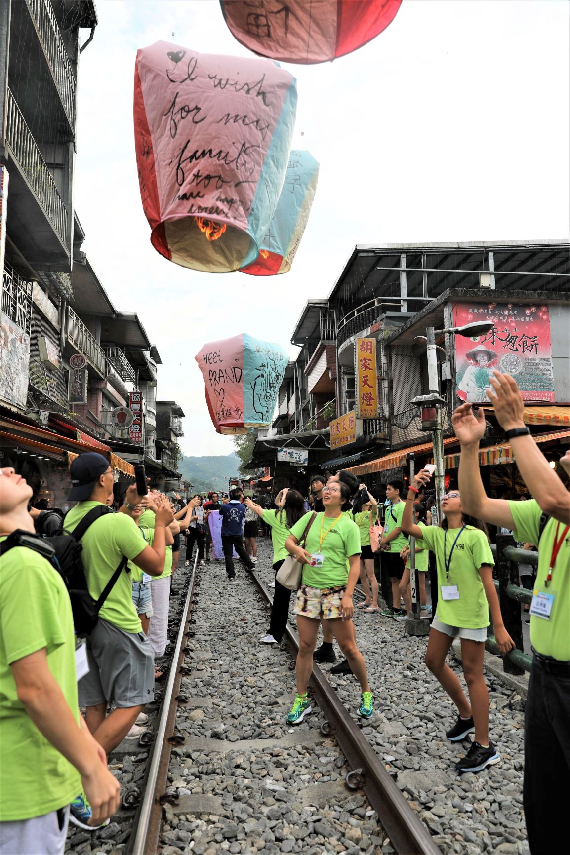 天燈飛上去的剎那是讓人興奮的時刻