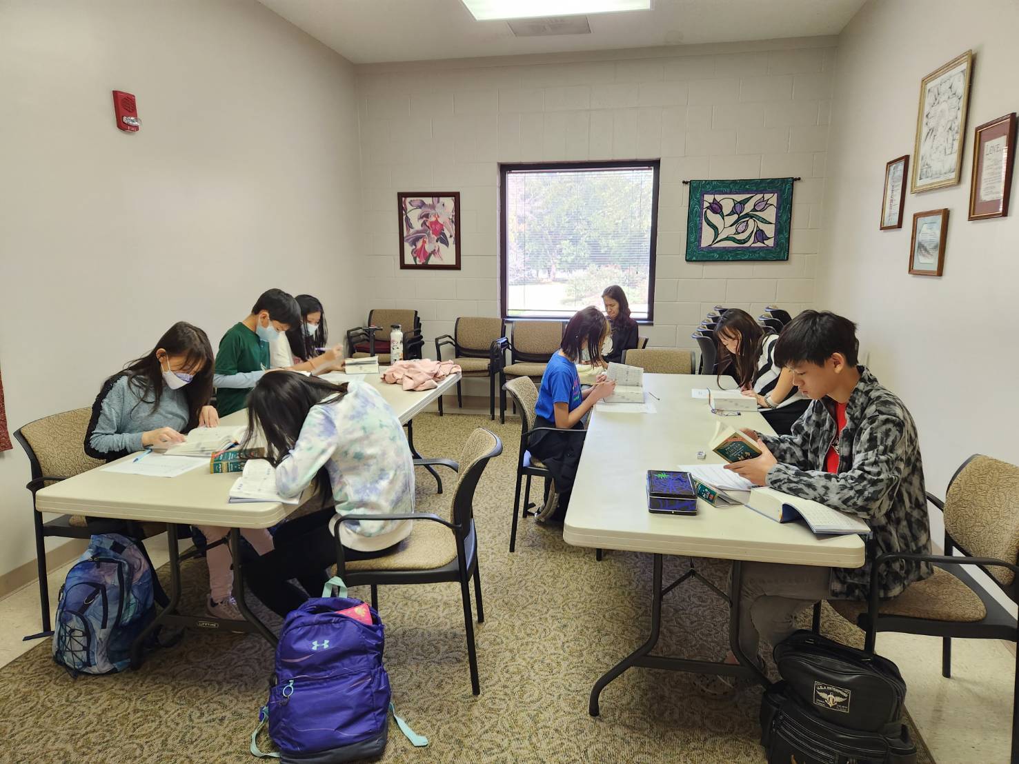 八、九年級的學員在字典的幫助下寫出造句