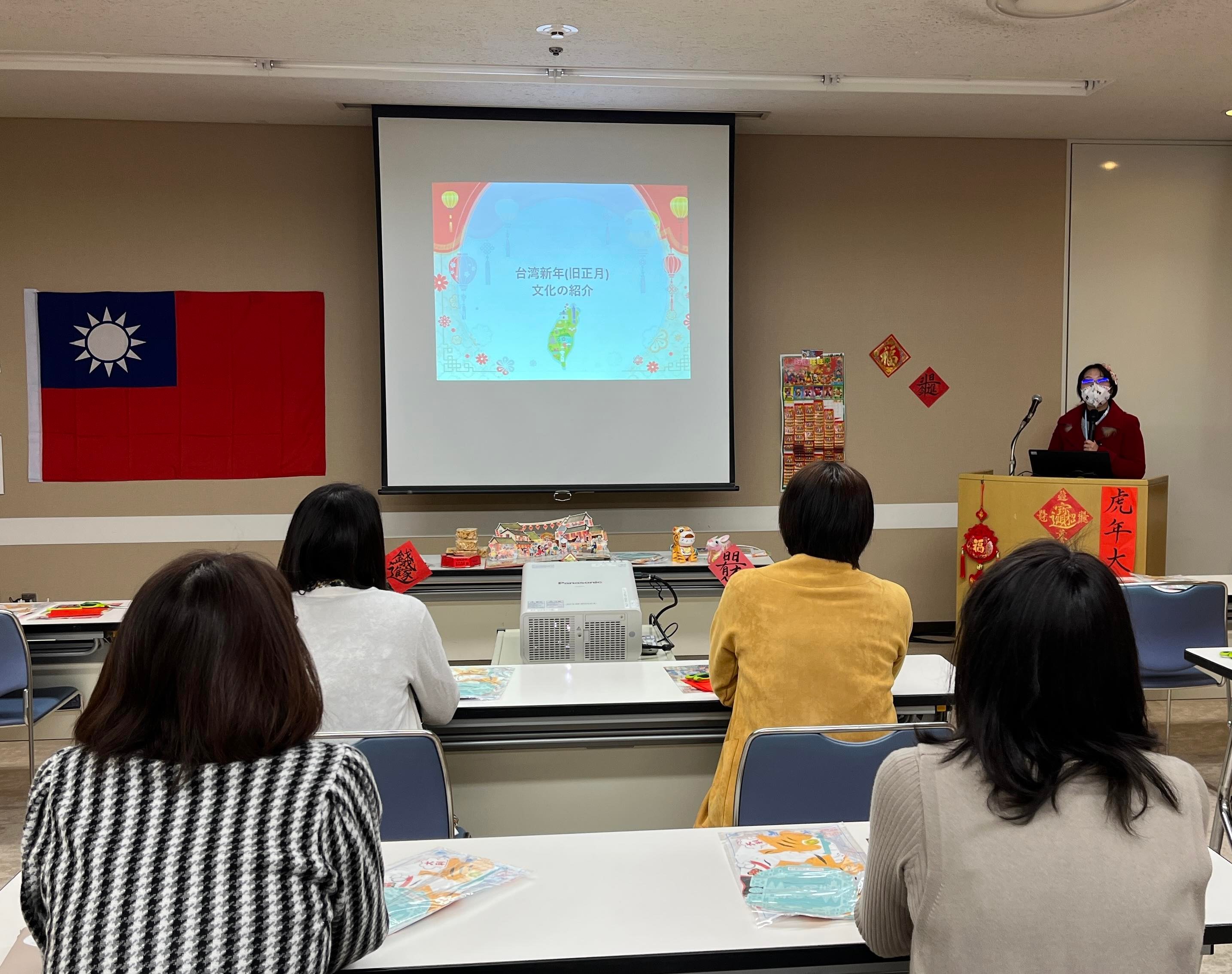 陳洳豔介紹華人春節習俗及吉祥話