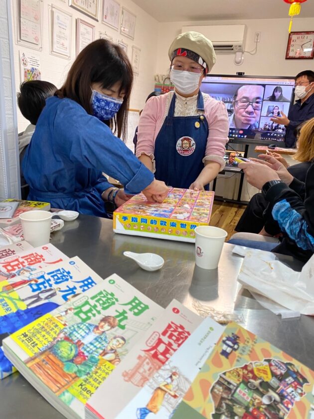 還有驚喜戳戳樂等遊戲，讓前來參加的民眾體驗