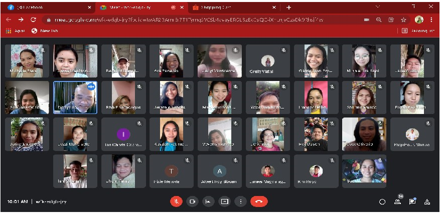 圖2：學生在觀賞胡老師給他們看的台灣地理有注意聽然後問老師問題