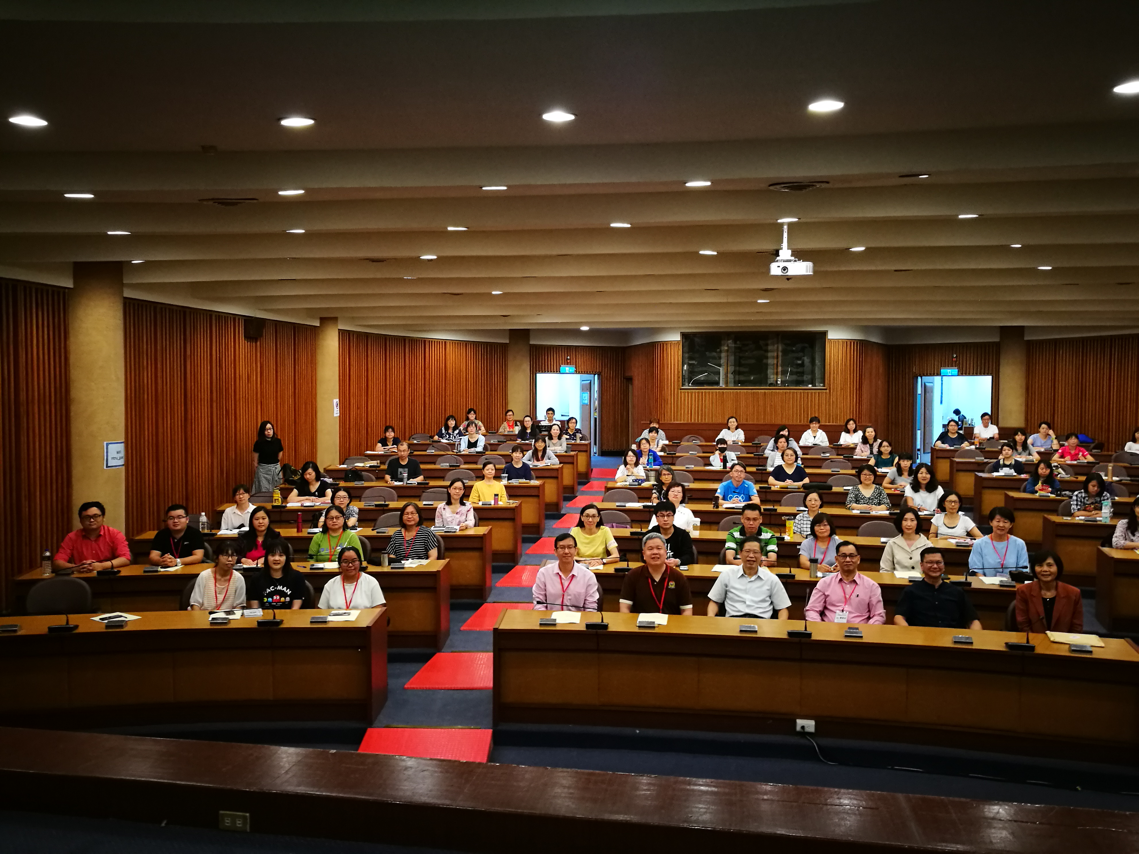 團員與臺灣國中、小學圖書教師共同參加“深度討論教學工作坊”。臺師大研究團隊已為深度討論發展出極佳的架構與實施步驟，陳昭珍教務長及師大博士候選人梁鴻栩為大家講解深度討論的理論以及實踐方法，還特別安排國中、國小的老師分享他們的實施經驗。