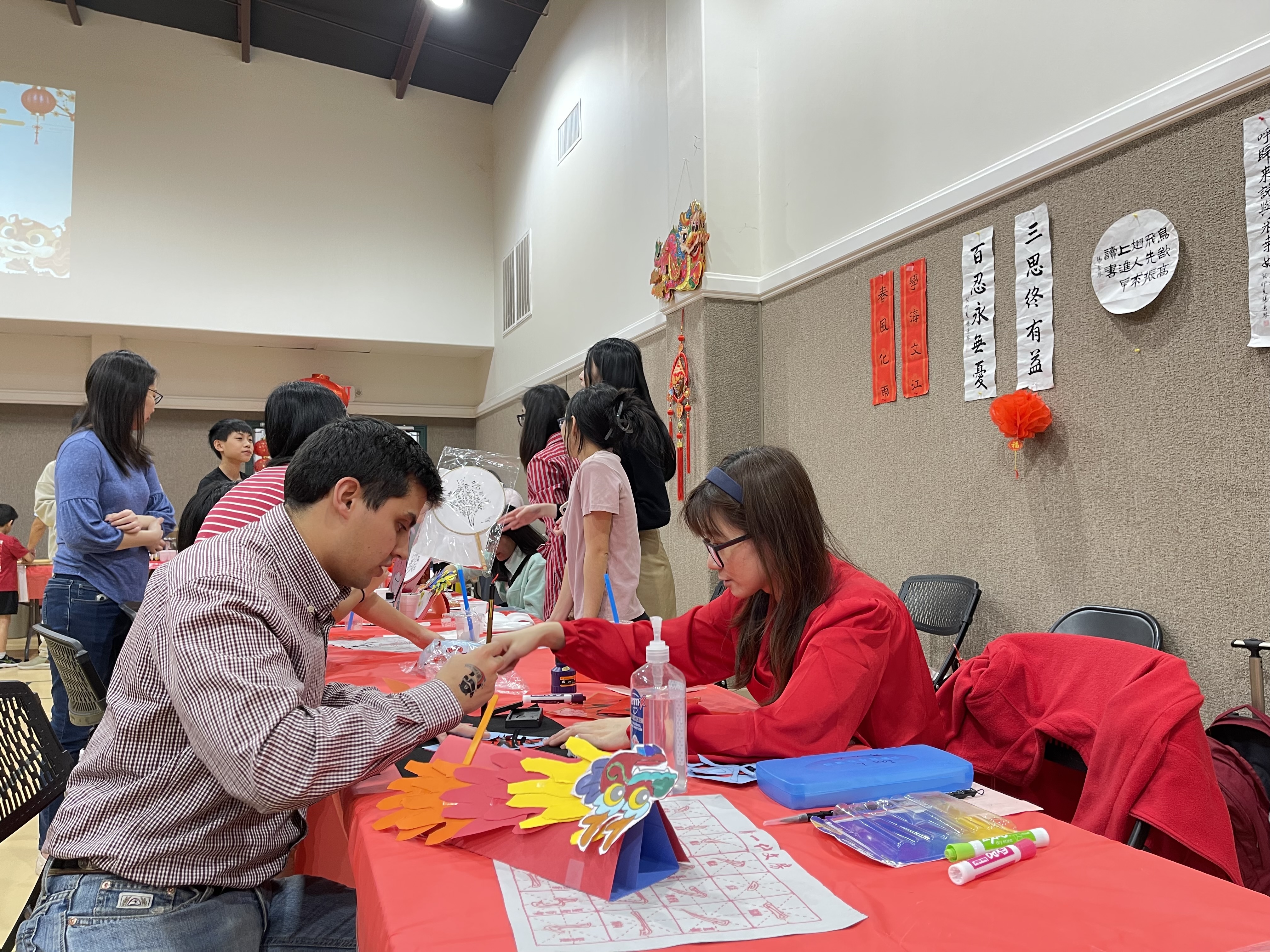老師指導書法