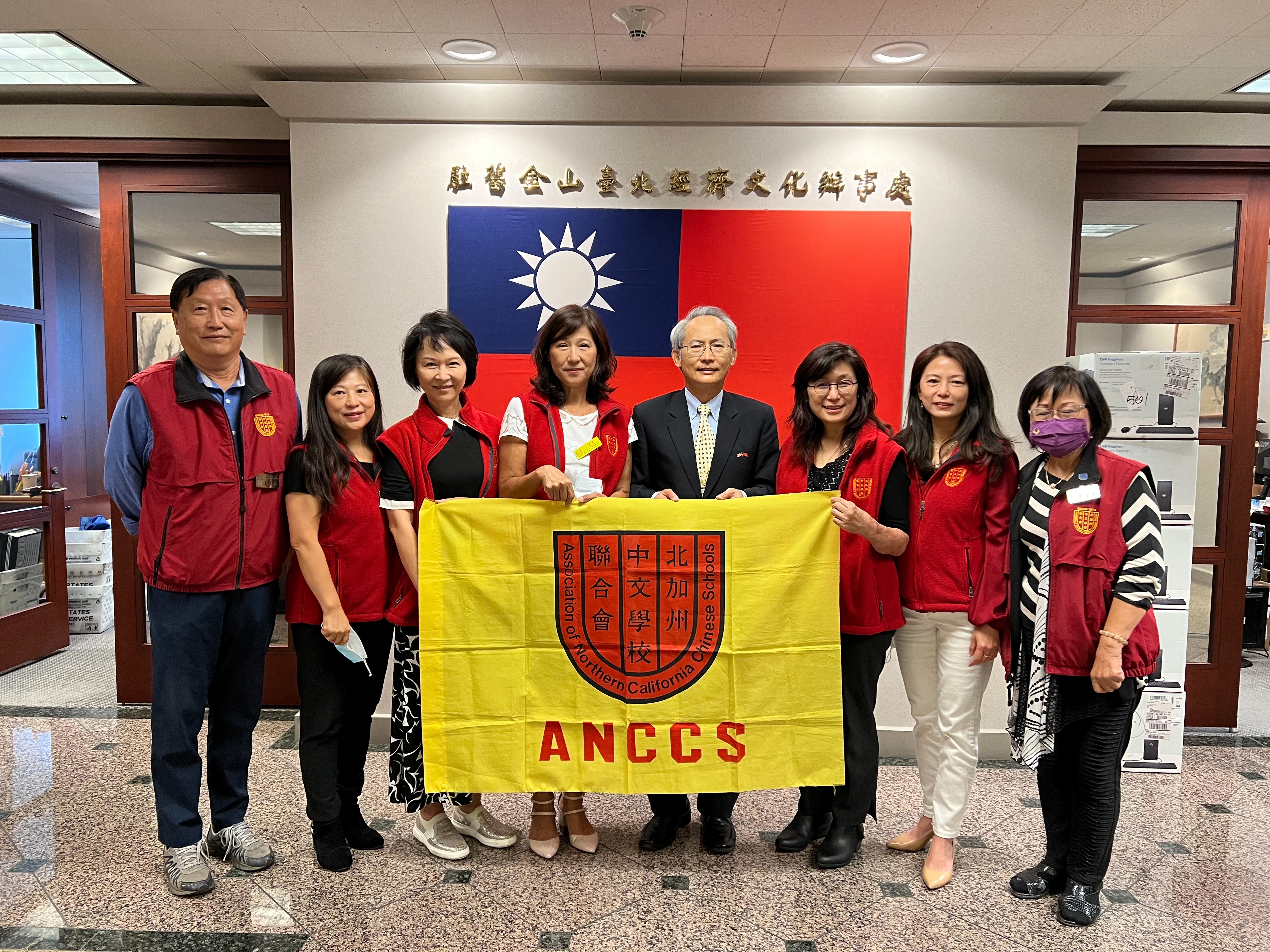 拜會「駐舊金山臺北經濟文化辦事處」與賴銘琪處長合影