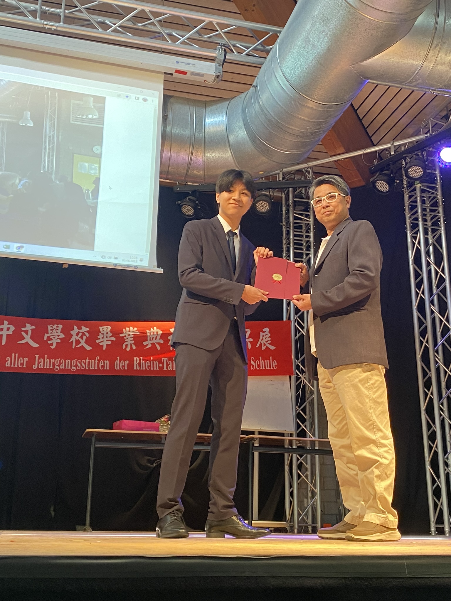 頒發畢業證書