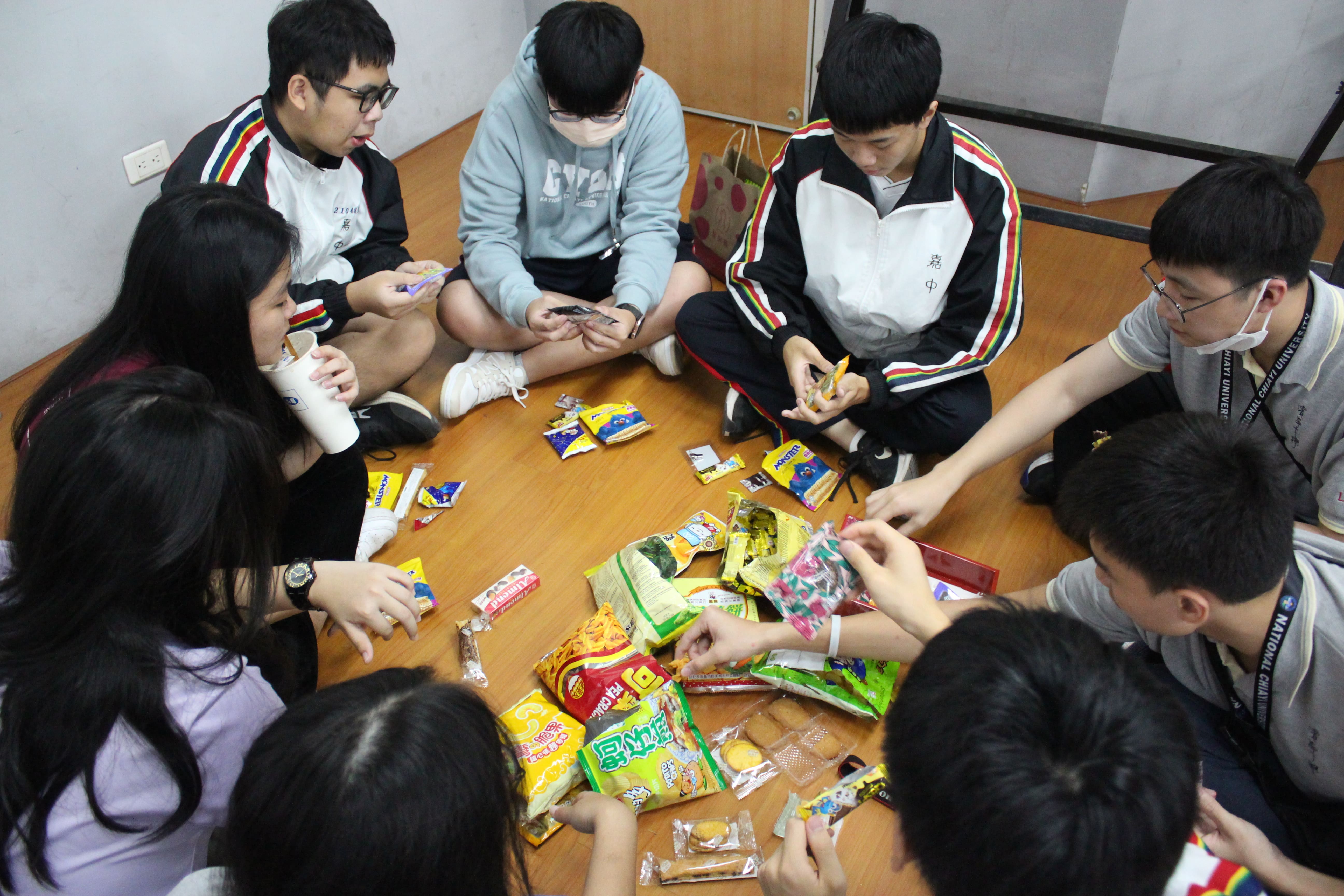 共享異國零食