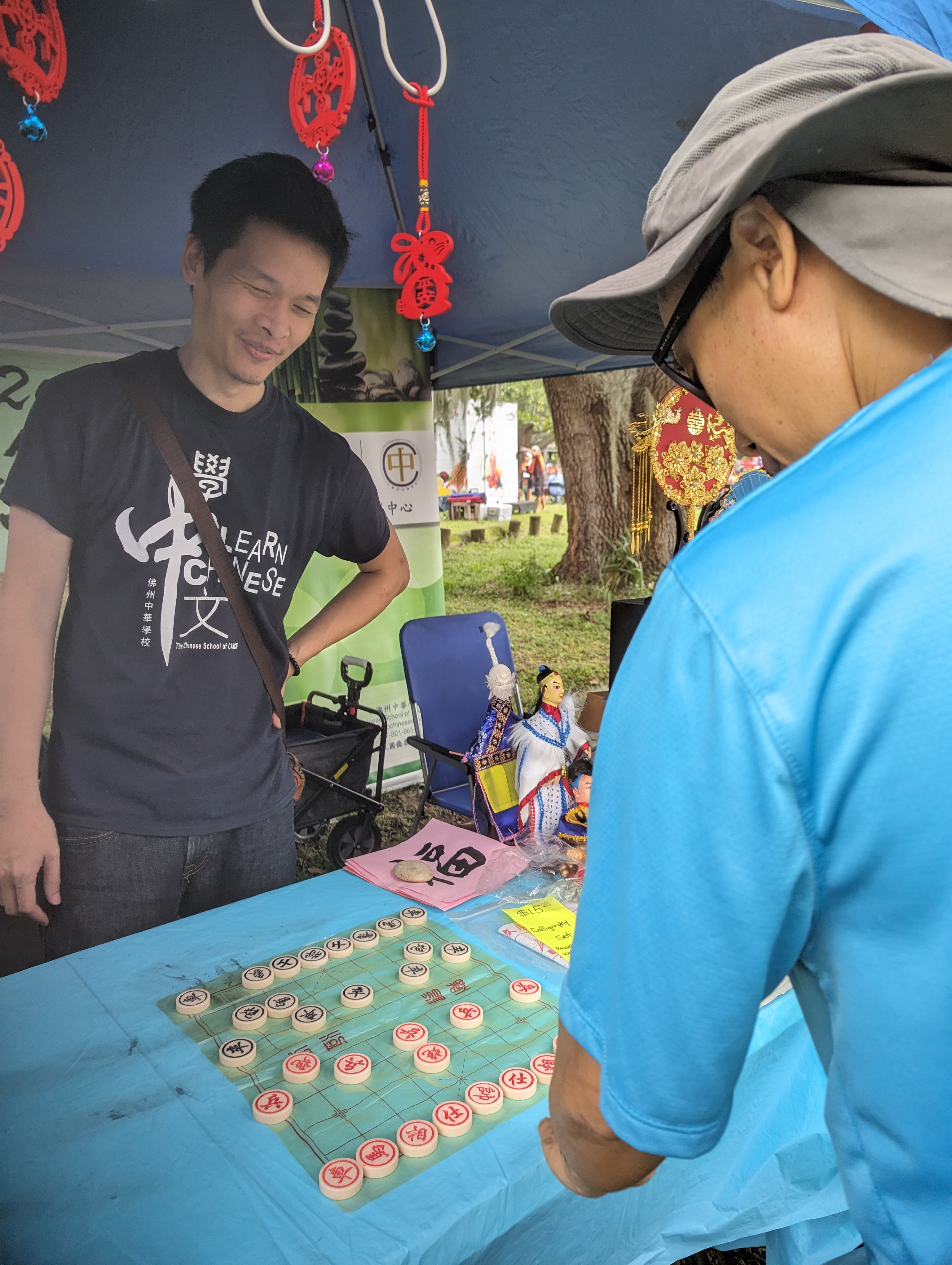 這位對象棋有興趣決定跟Andrew老師拼個輸贏。