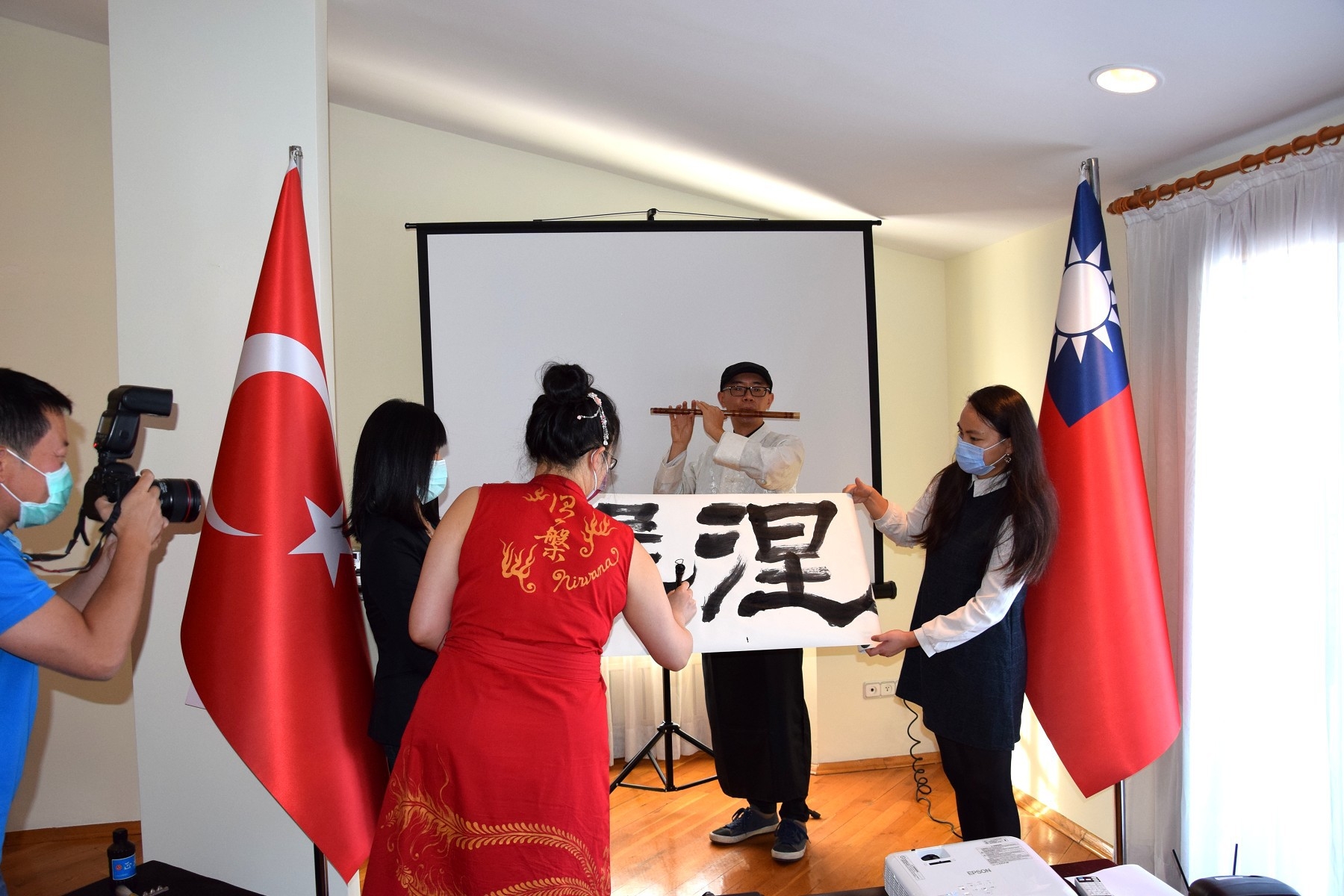 我國留學生國樂演奏及書法揮毫表演